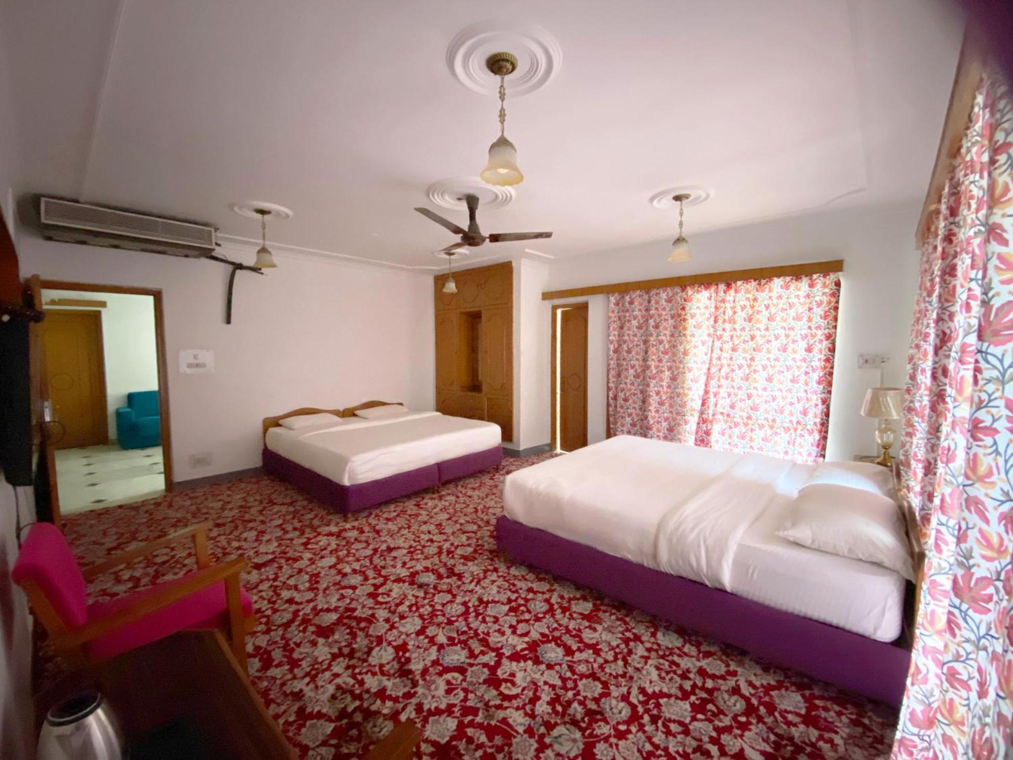 Hotel Season Palace Srīnagar Zewnętrze zdjęcie