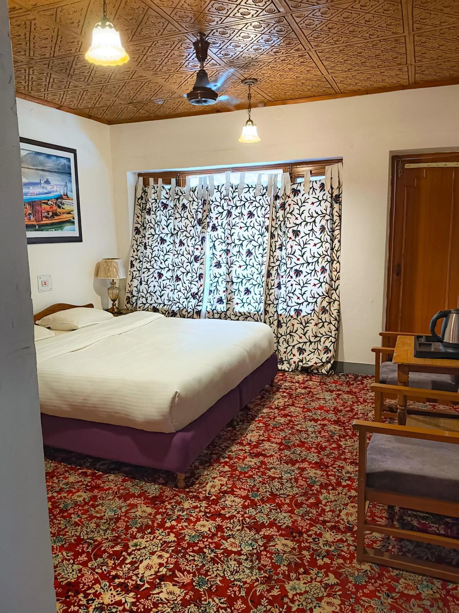 Hotel Season Palace Srīnagar Zewnętrze zdjęcie